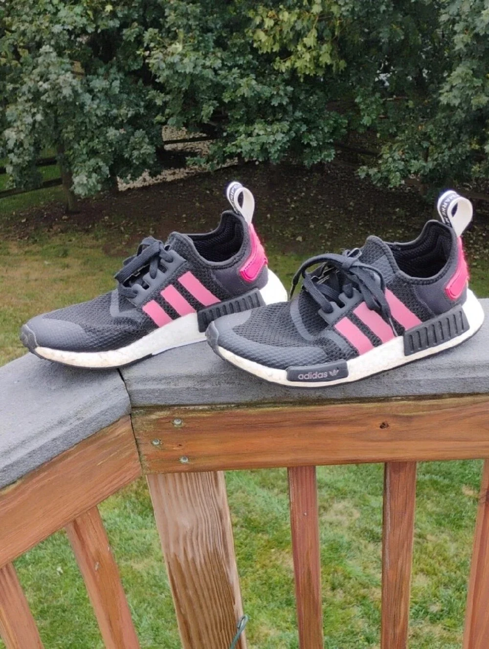 adidas NMD R1 Signal Pink Stripe Black Running Shoes FV9153 Men's Size 8.5